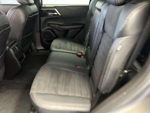 Used 2023 Mitsubishi Outlander SE FWD image 15