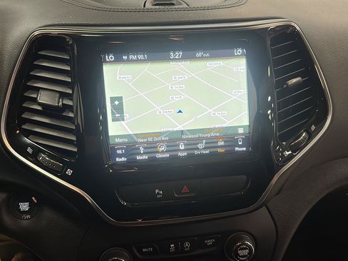 Used 2019 Jeep Cherokee Limited w/ Luxury Group AWD/4WD image 22