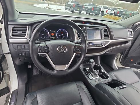 Certified 2019 Toyota Highlander Limited Platinum image 19