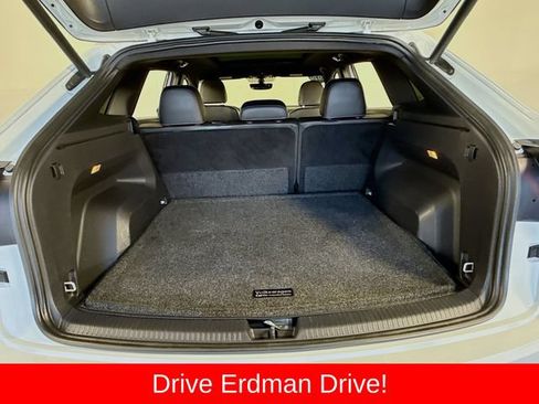 Used 2020 Volkswagen Atlas Cross Sport SE w/ Panoramic Sunroof Package FWD image 34