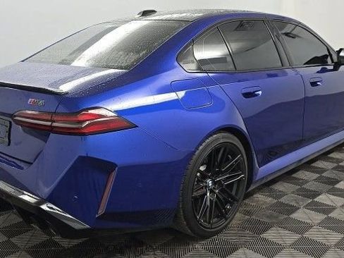 Used 2025 BMW M5 w/ Carbon Package AWD/4WD image 4