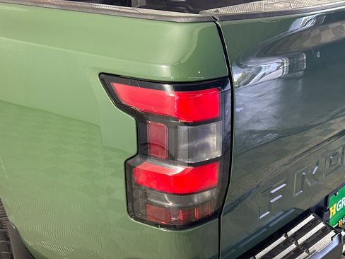 Used 2022 Nissan Frontier SV image 36