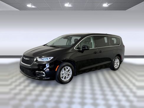 Used 2024 Chrysler Pacifica Touring-L FWD image 1