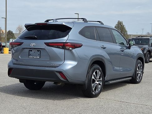 Used 2024 Toyota Highlander XLE image 5