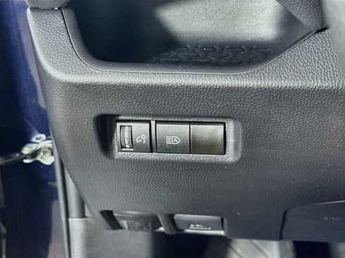 Used 2025 Toyota RAV4 XLE FWD image 21