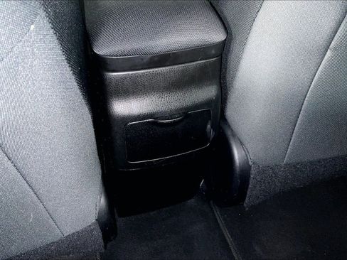 Used 2017 Toyota Corolla LE image 32