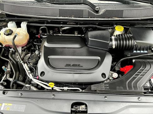 Used 2023 Chrysler Voyager LX FWD image 32