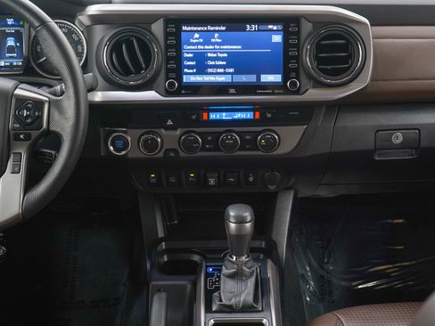 Used 2022 Toyota Tacoma Limited AWD/4WD image 15
