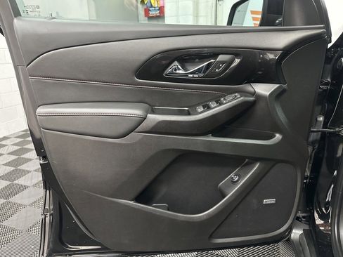 Used 2023 Chevrolet Traverse RS image 18