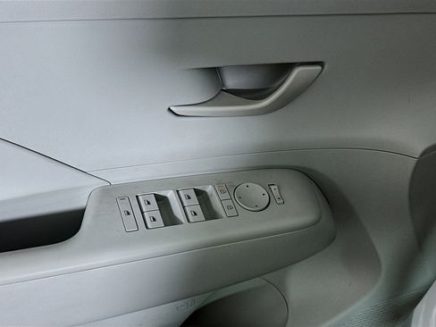 Used 2025 Hyundai Kona SEL image 15