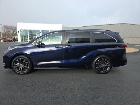 Certified 2021 Toyota Sienna XSE FWD image 5