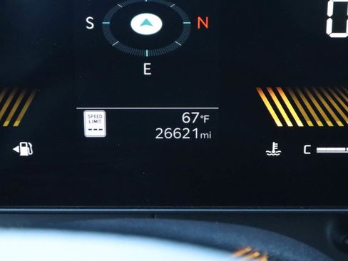 Used 2025 Kia Carnival FWD image 31