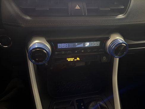 Used 2021 Toyota RAV4 XLE AWD/4WD image 23