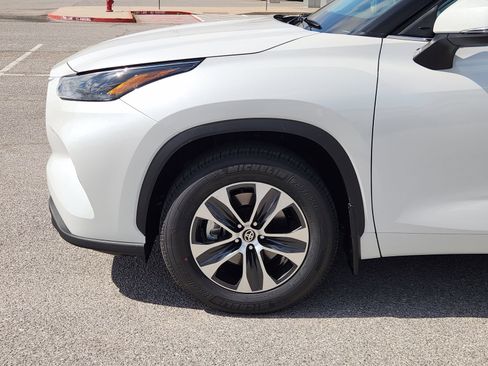 New 2026 Toyota Highlander XLE AWD/4WD image 9