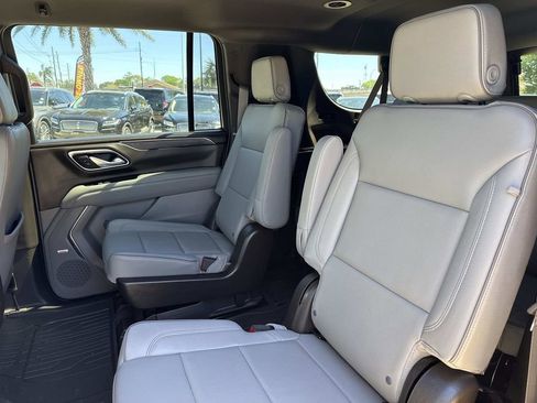 Used 2023 GMC Yukon XL SLT image 16