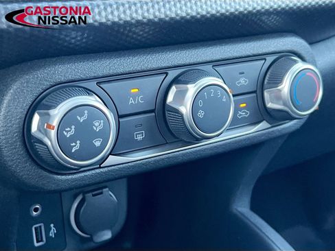 Used 2020 Nissan Kicks S image 19