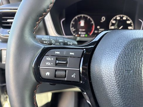 Used 2025 Honda Pilot TrailSport image 19