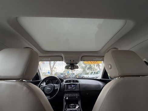 Used 2017 Jaguar XE Premium RWD image 19