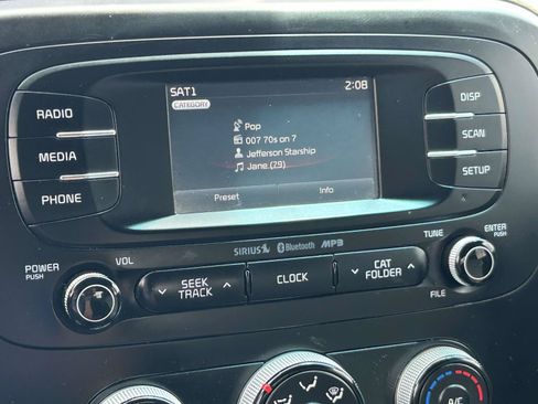 Used 2016 Kia Soul + FWD image 15