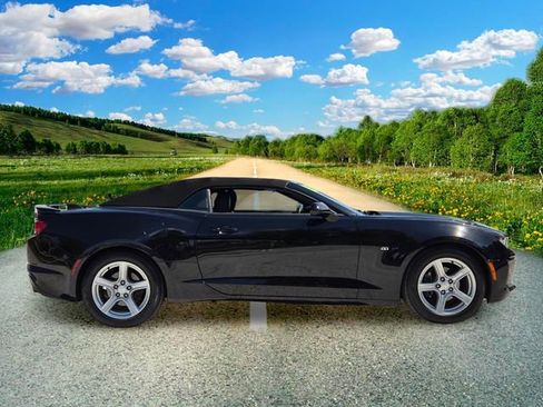Used 2019 Chevrolet Camaro LT RWD image 7