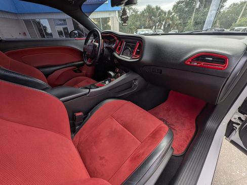 Used 2019 Dodge Challenger R/T w/ Driver Convenience Group RWD image 7