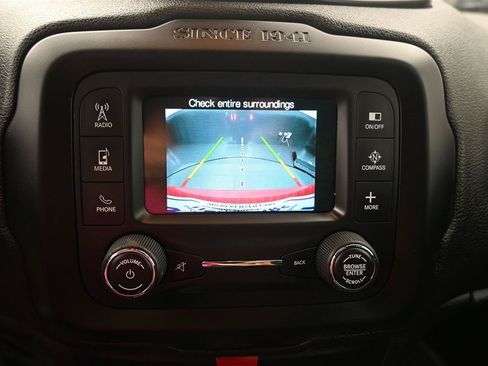 Used 2016 Jeep Renegade Latitude FWD image 15