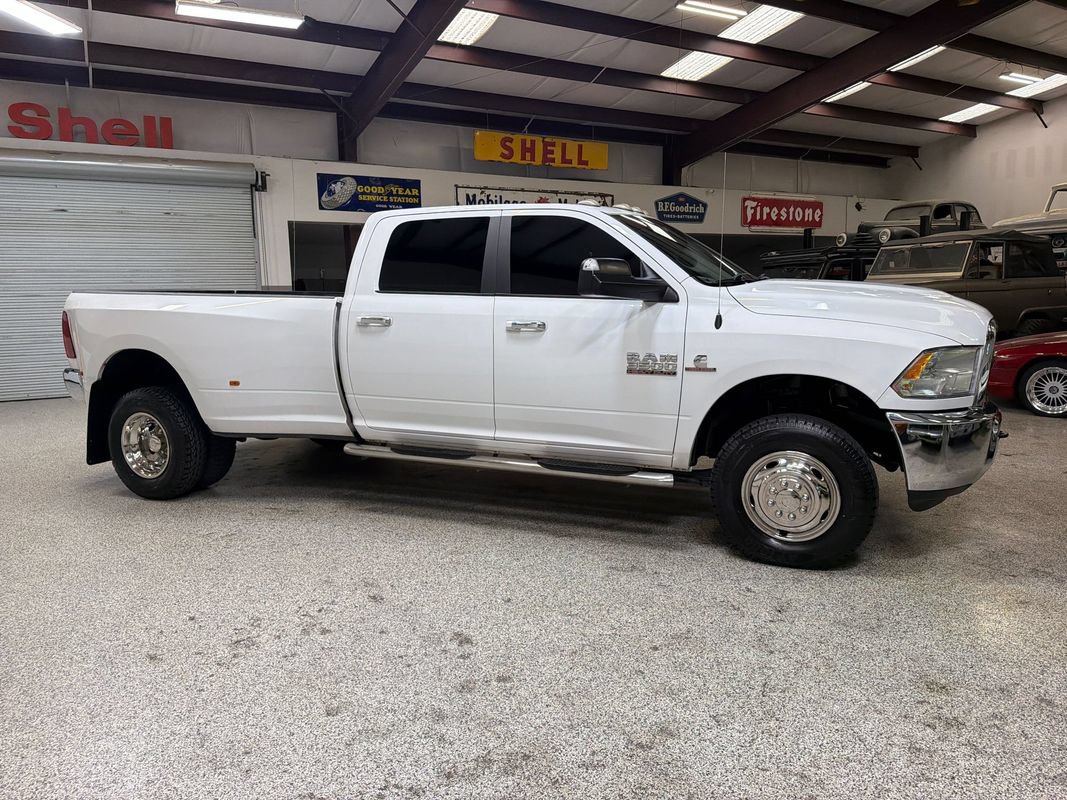 Used 2018 RAM 3500 SLT AWD/4WD image 10