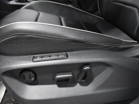 Used 2022 Volkswagen Tiguan SEL R-Line image 19