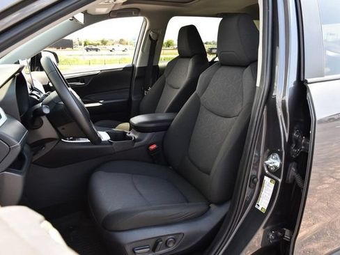 Used 2025 Toyota RAV4 XLE w/ Convenience Package AWD/4WD image 19