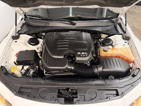 Used 2014 Chrysler 300 image 9