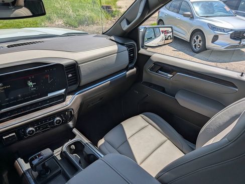 Used 2025 GMC Sierra 1500 SLT w/ SLT Premium Plus Package AWD/4WD image 11