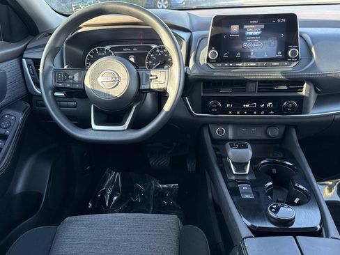 Used 2023 Nissan Rogue SV image 8