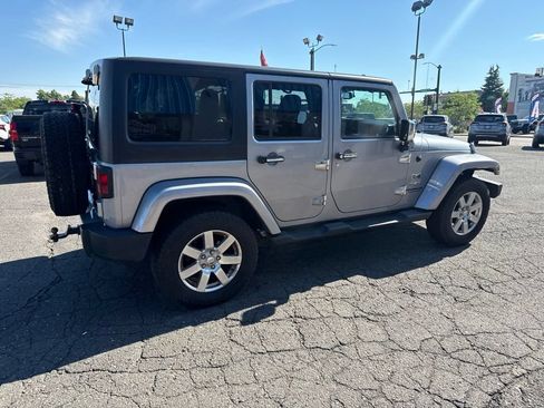 Used 2014 Jeep Wrangler Unlimited Sahara w/ Connectivity Group AWD/4WD image 9