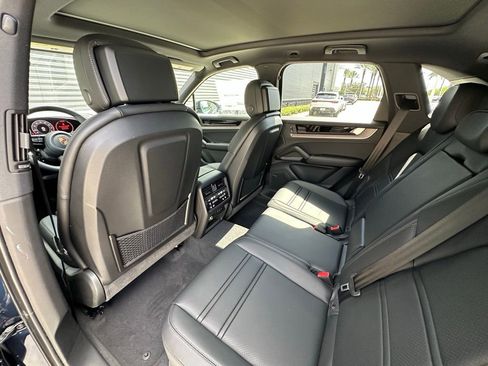 Certified 2025 Porsche Cayenne image 32
