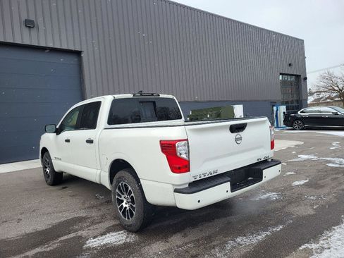 Used 2023 Nissan Titan SV image 5