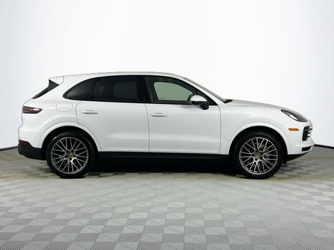 Used 2023 Porsche Cayenne Platinum Edition image 4