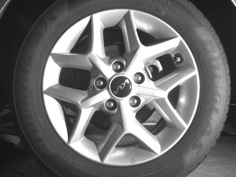 Used 2025 Kia Soul LX w/ LX Technology Package FWD image 21