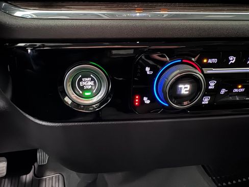 Used 2023 Chevrolet Silverado 1500 LT image 22