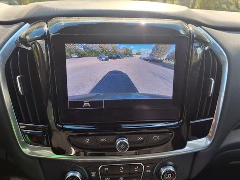 Used 2023 Chevrolet Traverse LT image 19
