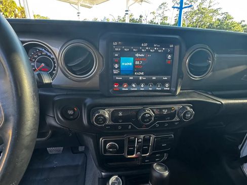 Used 2020 Jeep Wrangler Unlimited Sahara AWD/4WD image 13