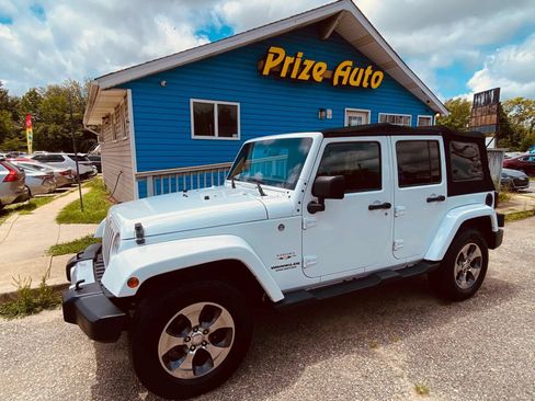 Used 2016 Jeep Wrangler Unlimited Sahara w/ Dual Top Group AWD/4WD image 2