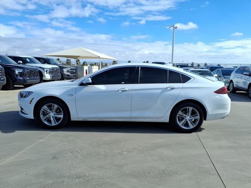 Used 2018 Buick Regal Preferred image 8