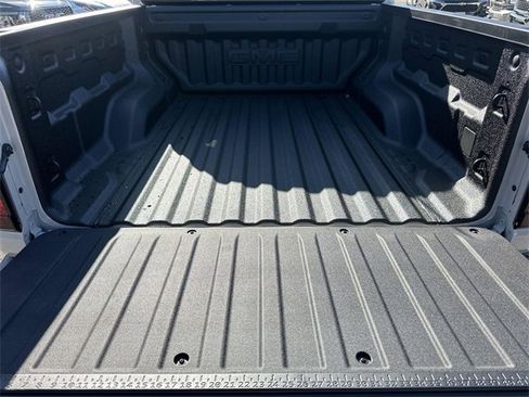 New 2026 GMC Canyon Elevation w/ LPO, Black Badging Package image 24