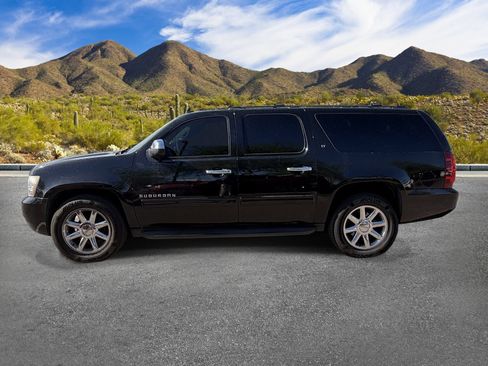 Used 2014 Chevrolet Suburban LT RWD image 6