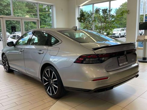 Used 2023 Honda Accord Touring image 9
