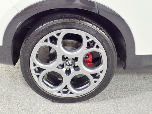 Used 2024 Alfa Romeo Tonale Veloce image 3