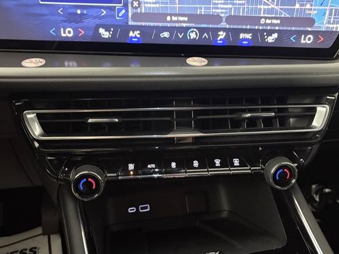 Used 2026 Chevrolet Traverse LT FWD image 21