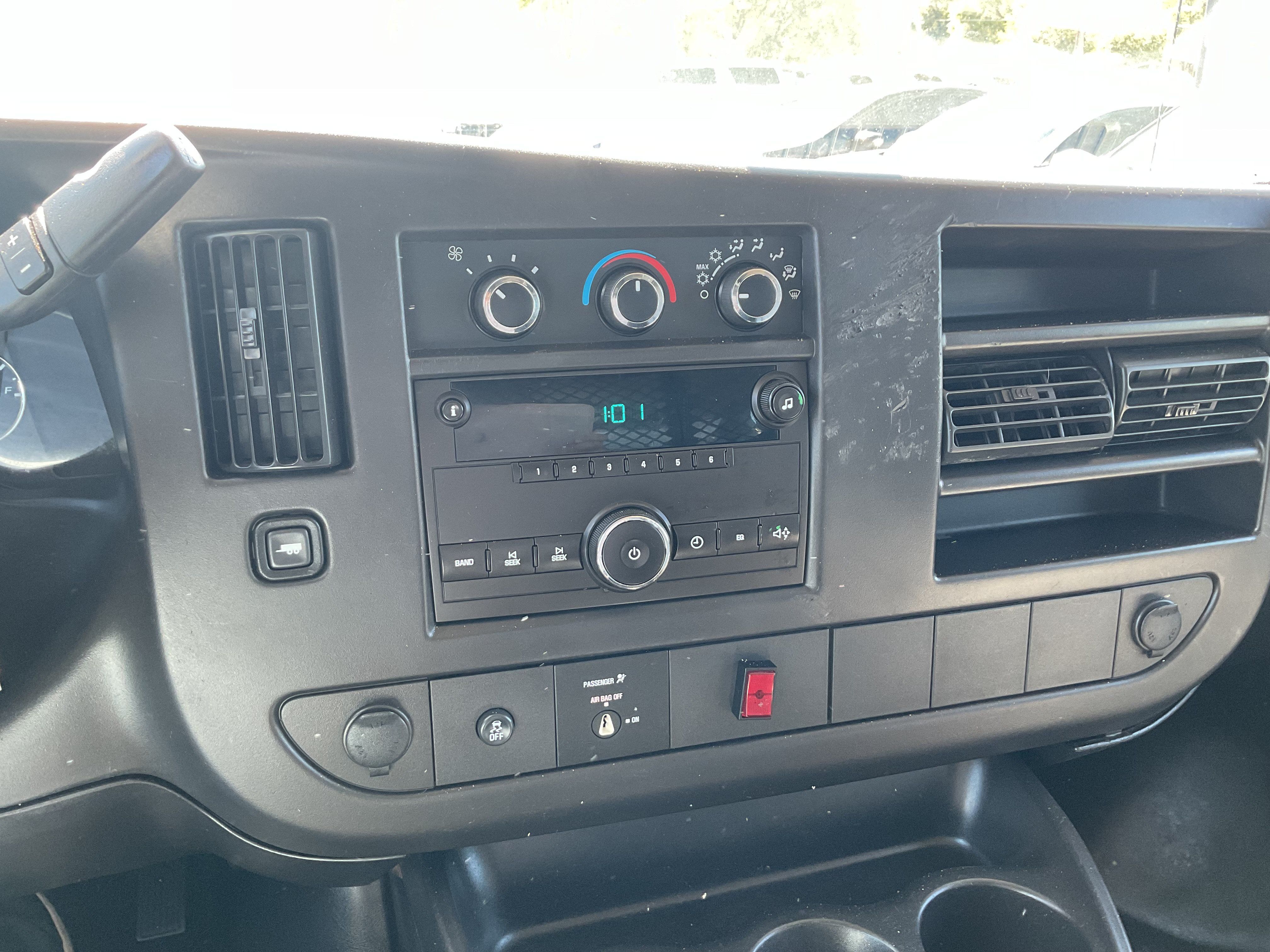 Used 2013 Chevrolet Express 2500 RWD image 18