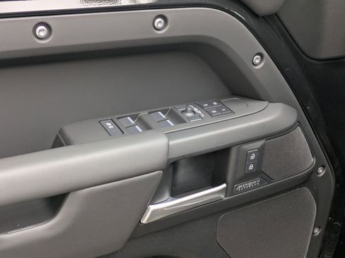 New 2026 Land Rover Defender 110 X-Dynamic SE AWD/4WD image 14