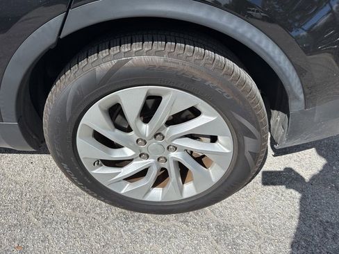 Used 2021 Land Rover Discovery S image 10